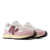 Championes urbanos New Balance modelo U327, de caña baja, color blanco, rosa y bordó, con detalles en beige y suela negra.