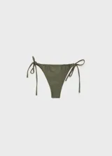 Braga de bikini verde militar con estilo brasileña y diseño de triángulo. Tiene forro interior y cierre de lazos laterales.