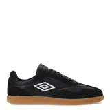 Championes urbanos Umbro color negro con detalles en cuero sintético y suela marrón.