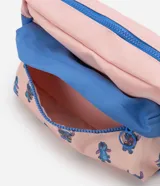 Neceser rectangular con estampado de Stitch, con bolsillo delantero con cremallera y cierre superior con cremallera.
