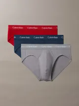Pack de 3 slips Calvin Klein en colores rojo, azul y gris.