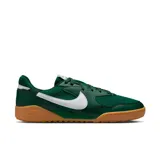 Championes Nike Terra Manta color verde con detalles en blanco y suela color caramelo.