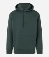 Buzo masculino comfort cerrado, con capucha y cordón para ajustes. Tiene bolsillo delantero y mangas largas.