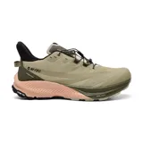 Championes de trekking Hi-Tec Nomad Adv WP color arena con detalles en verde y rosa. Impermeables y ultraligeros, con entresuela NRG Foam y suela Kine-Tec.