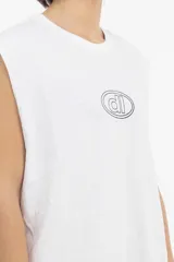 Musculosa azul con efecto gastado y logo estampado en el pecho. Corte amplio y sin mangas.