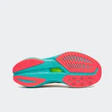 Championes de running Saucony Endorphin Speed 5, color blanco con detalles en naranja neón, verde lima, turquesa y fucsia. Presentan una placa de nailon y amortiguación PWRRUN PB.