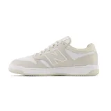 Championes urbanos New Balance modelo BB 480, color negro y blanco, con logo "N" característico en los laterales.