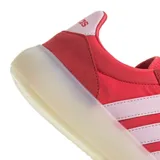 Championes Adidas Barreda Decode, color rojo con detalles en blanco, con suela gruesa y cordones.