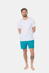 Short de baño azul vibrante, de corte clásico y largo medio, con cintura elástica y cordón ajustable. Cuenta con bolsillos laterales y suspensor de malla fina interior.