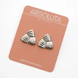 Par de caravanas de acero quirúrgico plateado con forma triangular y diseño trenzado.