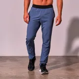 Pantalón largo de jogging para hombre, color azul con cintura elástica negra.
