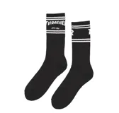Medias negras con rayas blancas horizontales en la parte superior. Una media tiene el logo de Thrasher y la otra el logo de Santa Cruz.