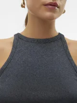 Top gris oscuro con cuello redondo y sin mangas.