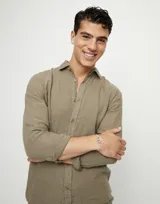 Pulsera de cuero trenzado color rosa con cierre de mosquetón entrelazado bañado en plata.