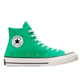 Championes de caña alta color verde, con el emblemático logo de Converse y suela de goma.