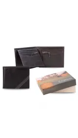 Billetera de cuero marrón oscuro con costuras decorativas en el frente. Interior con visor, tarjeteros y doble compartimento para billetes.