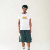 Bermuda unisex de nylon color gris oscuro, con cintura elastizada y cordón ajustable. Presenta bolsillos laterales y bolsillos cargo con cierre. Estampado con el logo de Kaboa en la pierna izquierda.