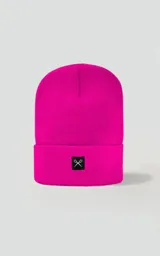 Gorro fucsia de tejido suave, de talla única, ideal para uso diario.
