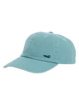 Gorro unisex de algodón color celeste con visera curva y logo de pato bordado en azul marino en el frente.