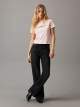 Remera rosa de algodón con logo de Calvin Klein Jeans estampado en el pecho.