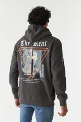 Canguro gris oscuro de felpa con capucha y cordones ajustables, bolsillo tipo canguro, puños y ruedo acanalados, y estampado en la espalda.