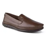 Mocasín marrón de cuero, con elástico lateral y plantilla con tecnología Amortech en gel.