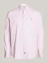 Camisa Tommy Hilfiger de corte regular con estampado de cuadros en tonos rosa y blanco. Confeccionada en algodón elástico, con cuello abotonado, puños redondeados y logo bordado en el pecho.