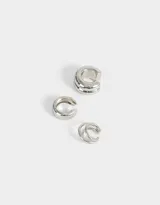 Set de tres aros earcuff dorados de metal en diferentes formatos.