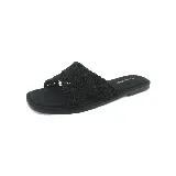 Sandalia Panama Jack color negro con tiras de tela con diseño de flores.