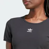 Remera corta Adidas Essentials Rib, color negro, de corte ajustado y mangas cortas. Presenta cuello redondo y logo Adidas bordado en el pecho.