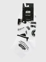 Calcetines cortos blancos con diseño gráfico inspirado en la armadura de un Stormtrooper de Star Wars, utilizando tonos de negro y gris.