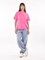 Remera color ladrillo con estampado de olas y texto "Waves of Life" en blanco.