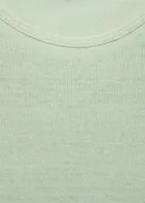 Remera color verde agua de lino, manga corta y cuello redondo.