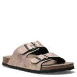 Sandalias blancas con dos tiras ajustables con hebilla metálica, plantilla de corcho y suela blanca.