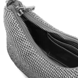 Cartera de mano Guess modelo Zalina, color plateado con textura metálica y logo triangular en el frente. Incluye correa desmontable negra.