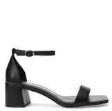 Sandalias de tacón Miss Carol modelo Claraz, color nude, con tira delgada sobre los dedos, pulsera al tobillo con hebilla y taco cuadrado.