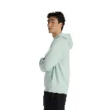 Buzo con capucha New Balance Sport Essentials French Terry Hoodie color verde agua, con logo pequeño bordado en el pecho y bolsillo tipo canguro.