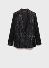 Blazer de lentejuelas color borgoña, con cuello de solapa, cierre frontal con un botón y bolsillos delanteros con solapa.
