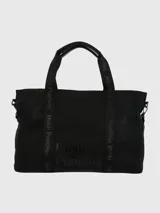 Bolso tipo tote negro con doble asa de mano y correa de hombro desmontable. Presenta el logo de la marca estampado en las asas y en el frente.
