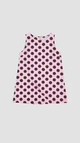 Vestido corto sin mangas, color rosa pálido con estampado de lunares marrones.