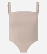 Blusa corsetada en bengalina color beige, con breteles finos ajustables, escote recto y elástico en la espalda.
