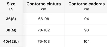 Pantalón de punto con cintura elástica y cordón ajustable, con diseño a rayas horizontales en tonos azul, amarillo, blanco y verde.