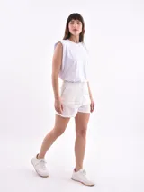 Short de tiro alto con cintura de cuero sintético y resto de tela.