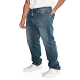 Pantalón de jean de corte recto, color azul oscuro, con cinco bolsillos y logo de CAT en la parte trasera.