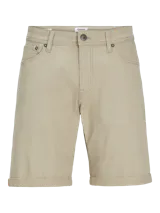 Short de jean color beige, de corte recto, con cinco bolsillos y dobladillo en el ruedo.