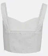 Blusa cropped blanca de lino con escote en V y tirantes trenzados.