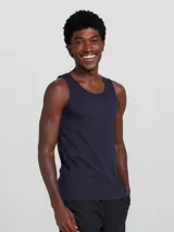 Musculosa básica de hombre, corte slim, color azul oscuro.