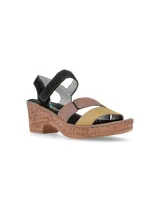 Sandalias con plataforma de corcho, tiras de cuero en color negro, marrón y amarillo.
