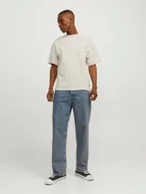 Camiseta básica color beige de manga corta y cuello redondo con fit holgado. Confeccionada en jersey peinado orgánico.