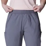 Pantalón jogger color marrón, con cintura elástica, bolsillos laterales y puños elásticos.